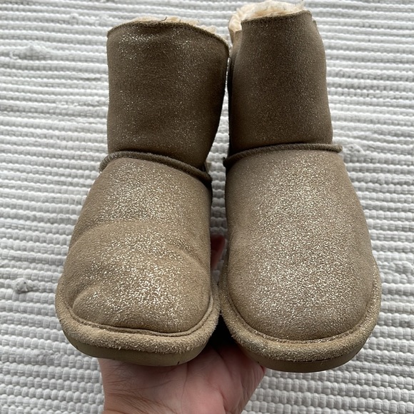Youth BearPaw  boots size 3 Gold back tassels - Picture 6 of 7